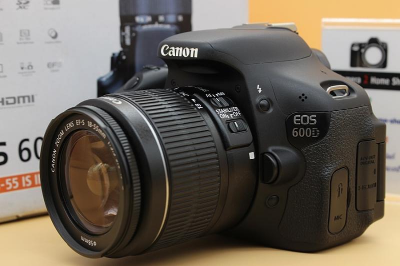ขาย Canon EOS 600D + Lens EF-S 18-55mm IS II สภาพพร้อมใช้งาน อดีตประกันศูนย์ ใช้งานปกติครบเต็มระบบทุกฟังชั่น จอติดฟิล์มแล้ว อุปกรณ์ครบกล่อง  อุปกรณ์และรายล